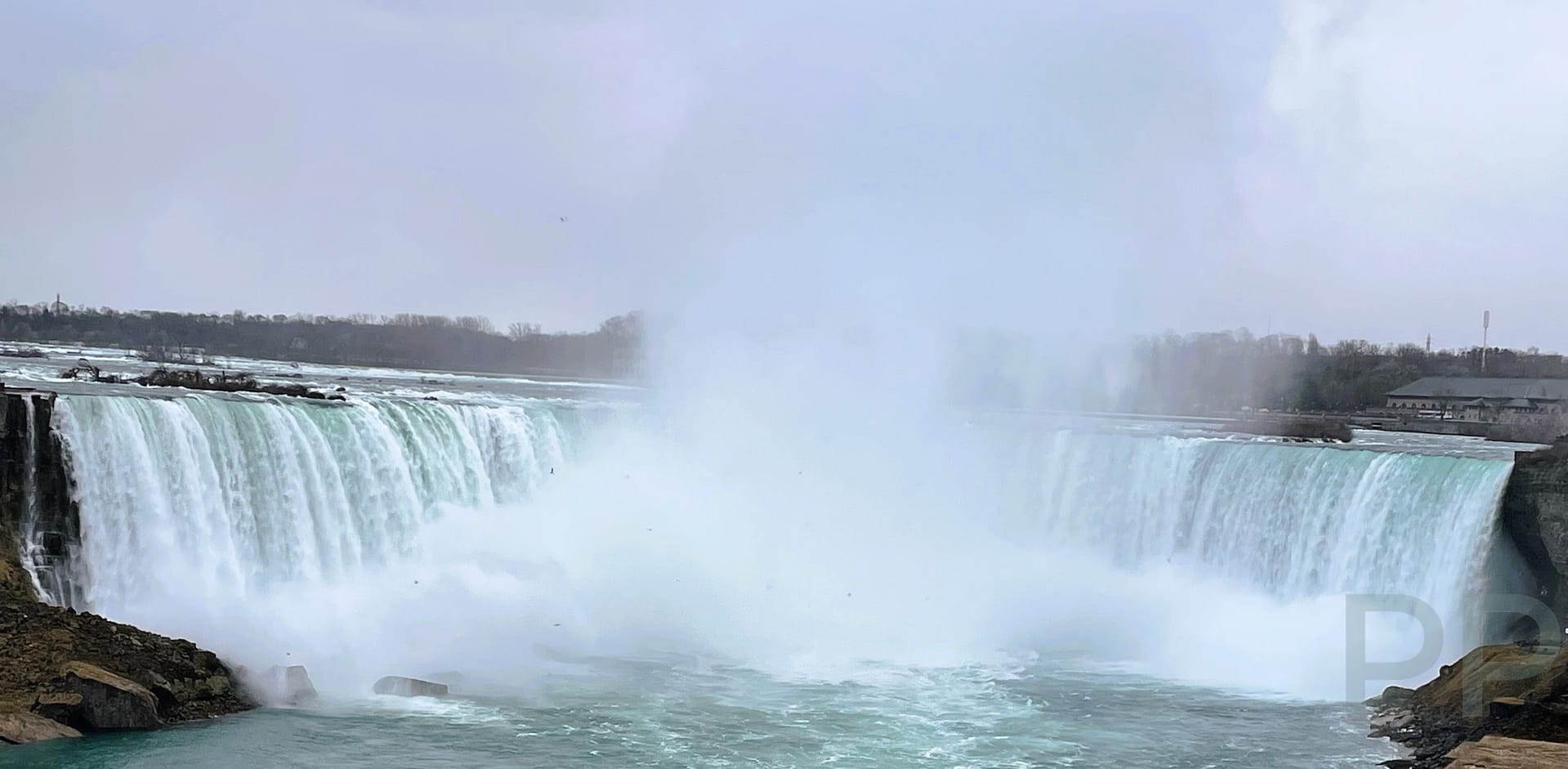 Horseshoe Falls viewed from the Fallsview promenade, Niagara Falls, Ontario
