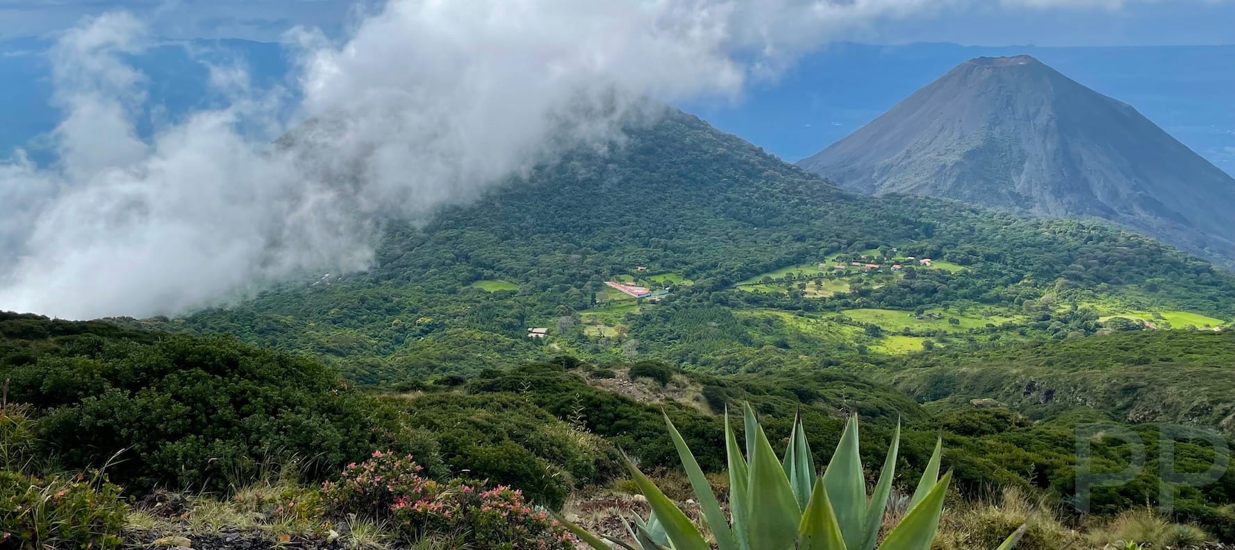 Santa Ana Volcano Hike in El Salvador + Lago de Coatepeque Stay
