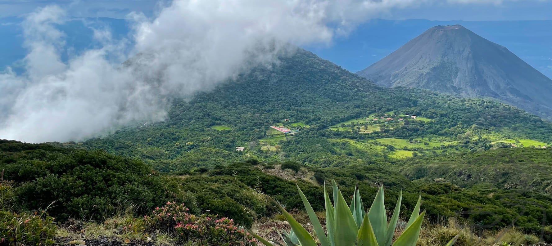 Santa Ana Volcano Hike in El Salvador + Lago de Coatepeque Stay