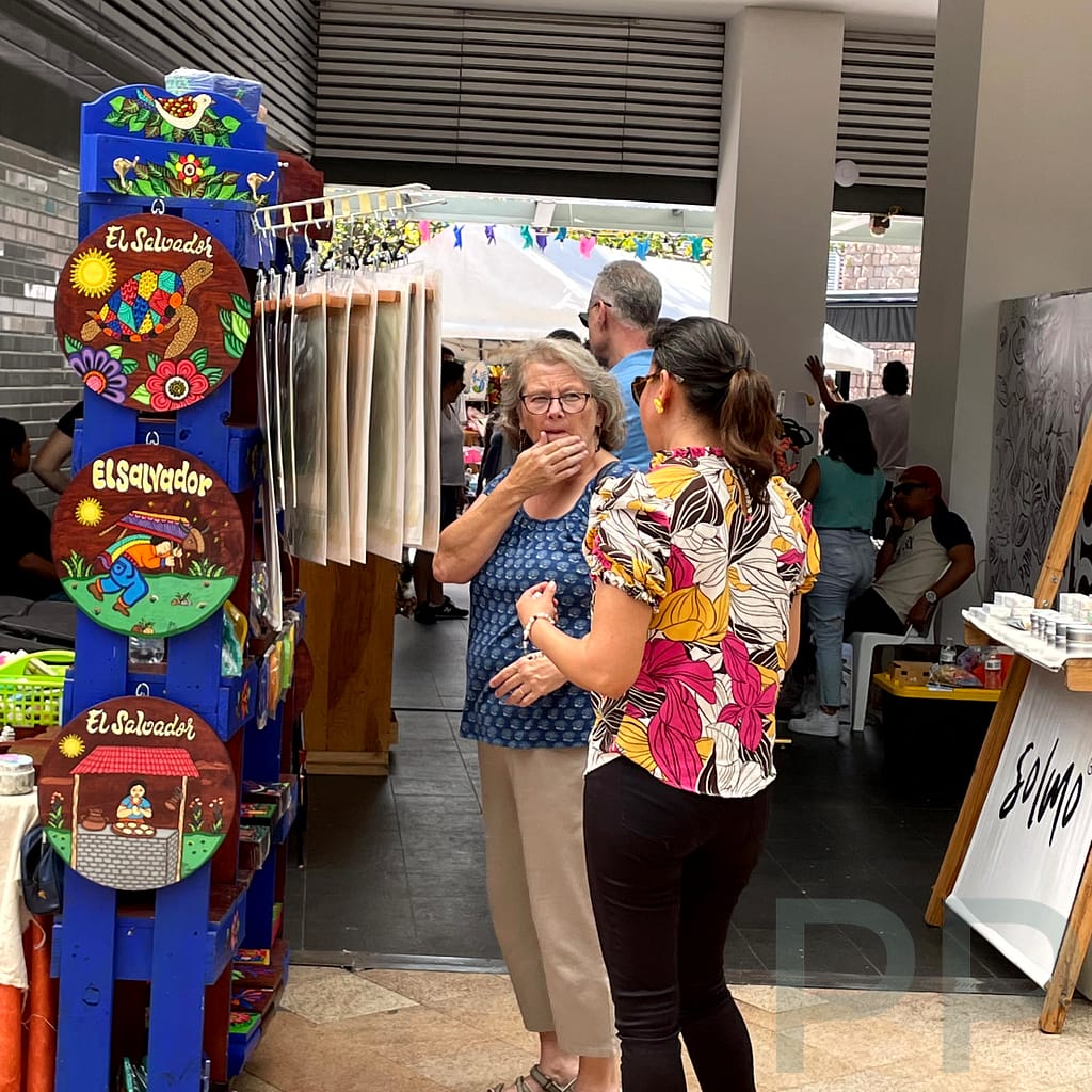 Shopping vendors handmade Plaza Futura World Trade Center San Salvador