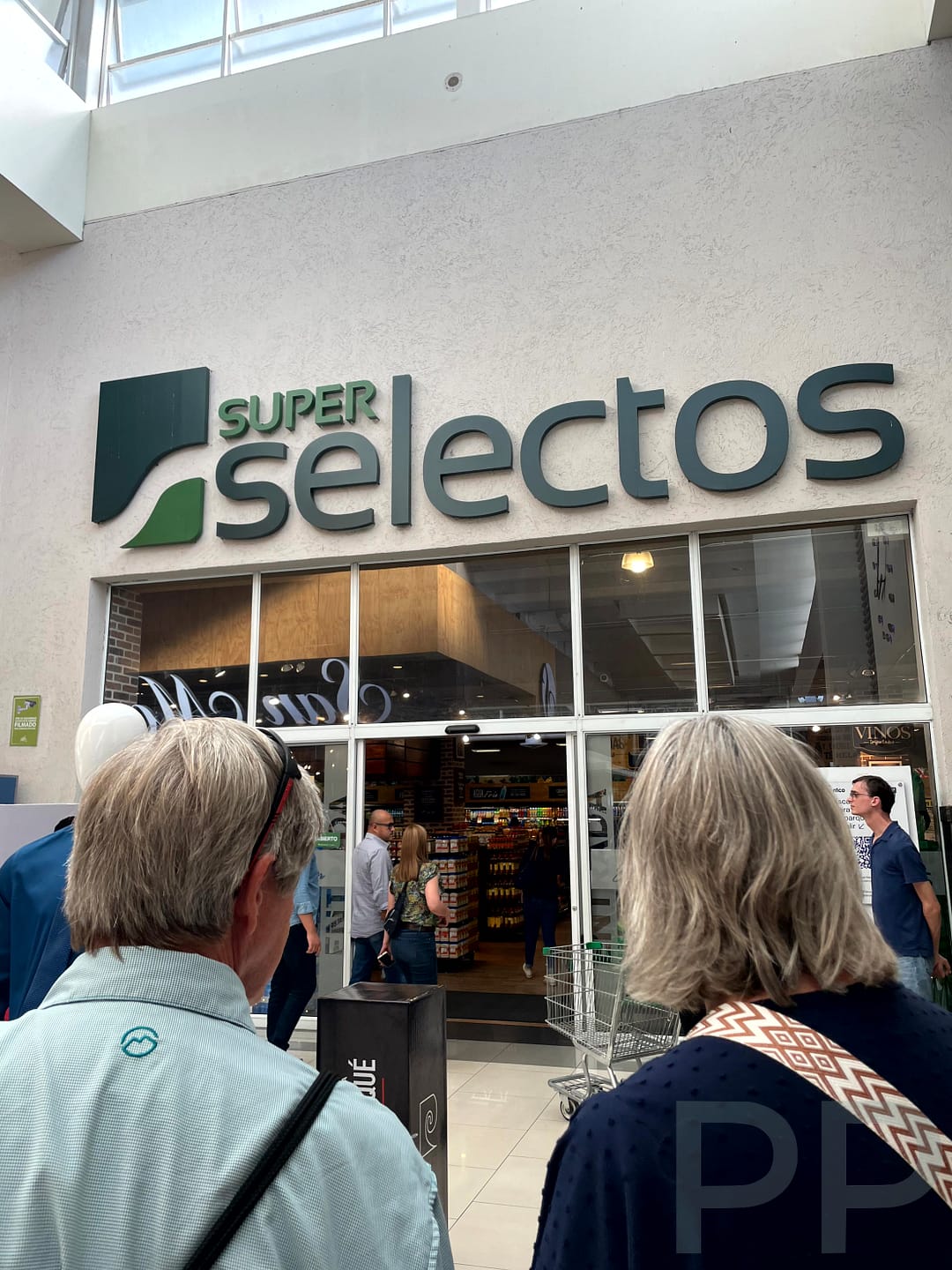 Super Selectos Grocery Store Bakery Fruits Vegetables Bread Drinks Snacks San Salvador Travel Guide Supplies El Salvador
