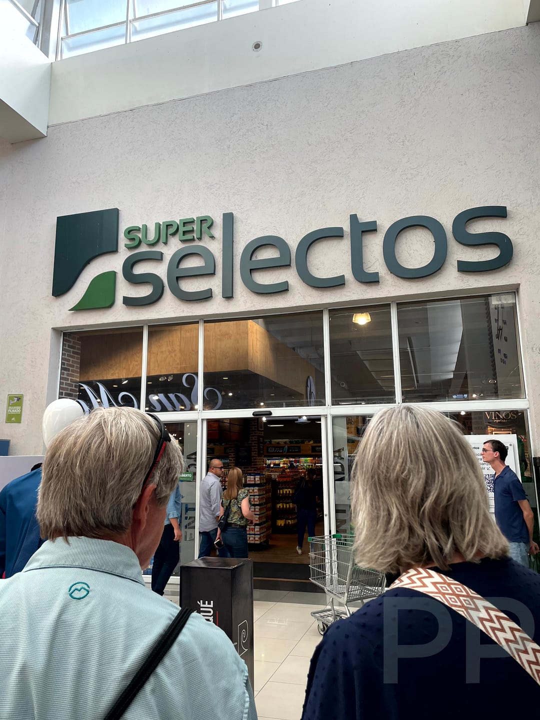 Super Selectos Grocery Store Bakery Fruits Vegetables Bread Drinks Snacks San Salvador Travel Guide Supplies El Salvador