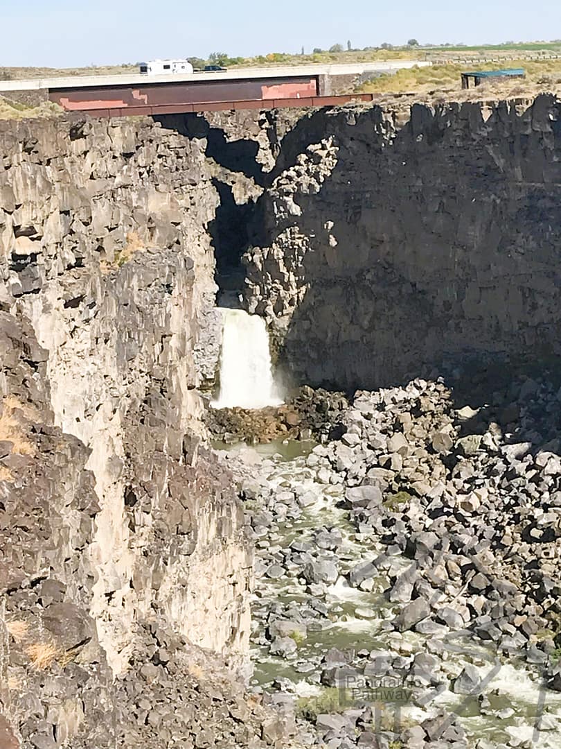 Malad Gorge Waterfall, Devils Washbowl, Pedestrian Bridge, Thousand Springs State Park, Idaho