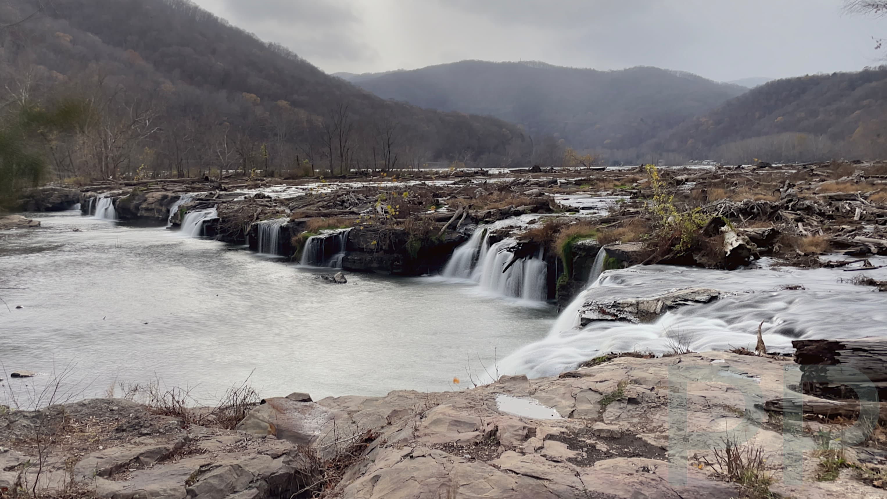 Sandstone Falls from boardwalk
in New River Gorge