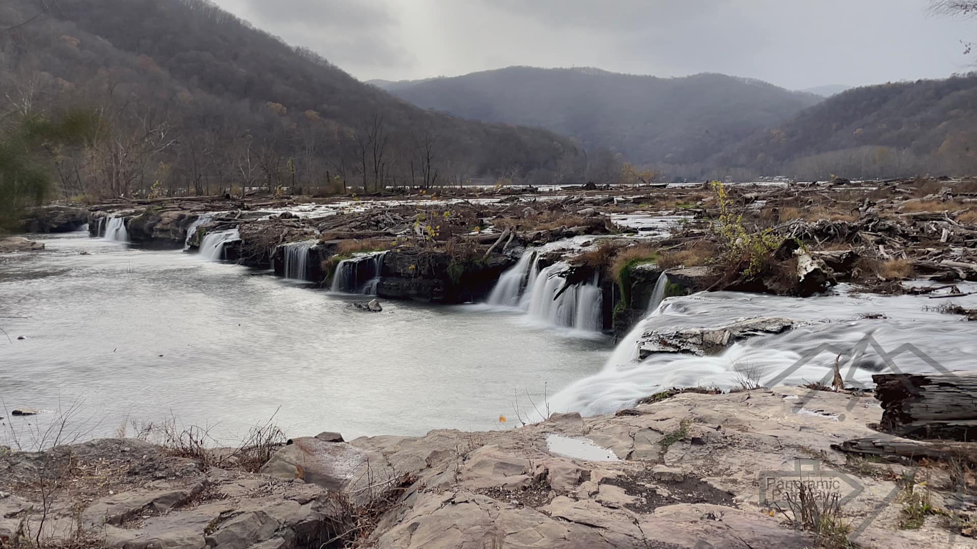 Sandstone Falls from boardwalk
in New River Gorge