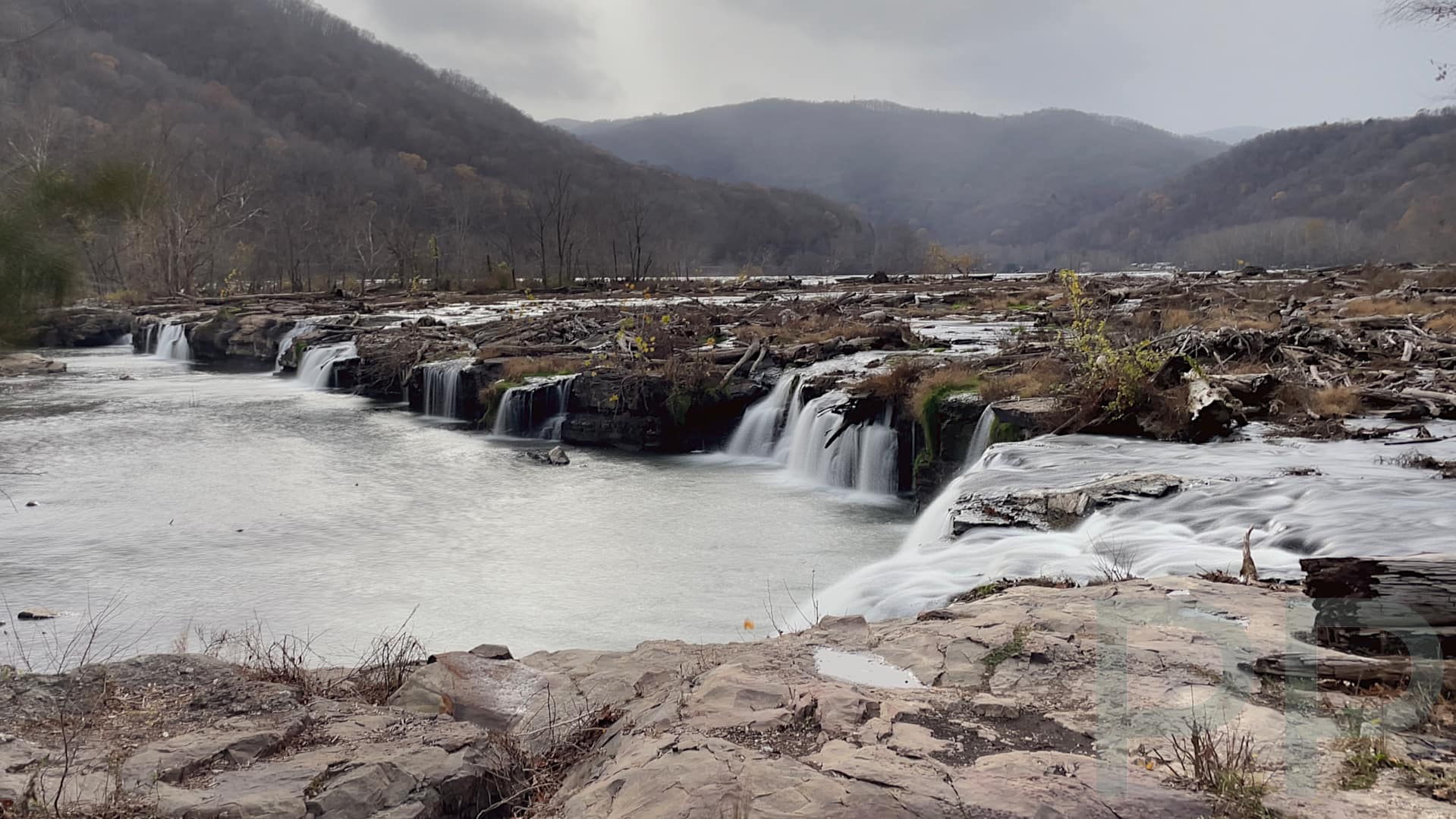 Sandstone Falls from boardwalk
in New River Gorge