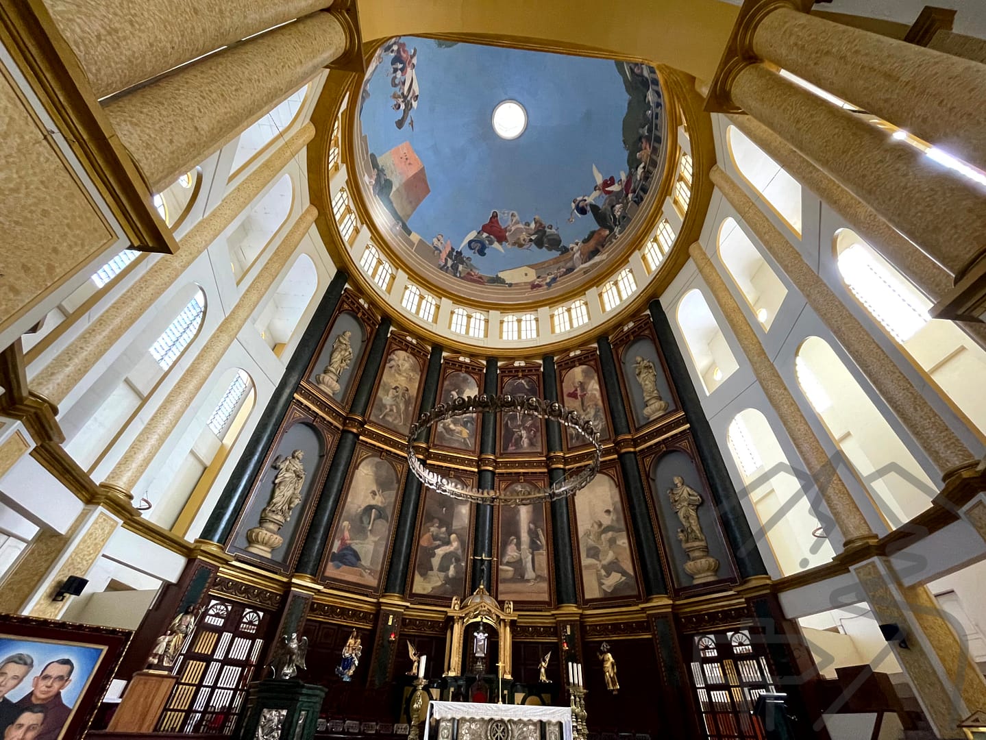 Interior Altar Ceiling Metropolitan Cathedral San Salvador