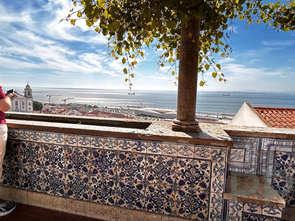 Blue-and-white azulejo tiles on a Lisbon building fa&ccedil;ade.
