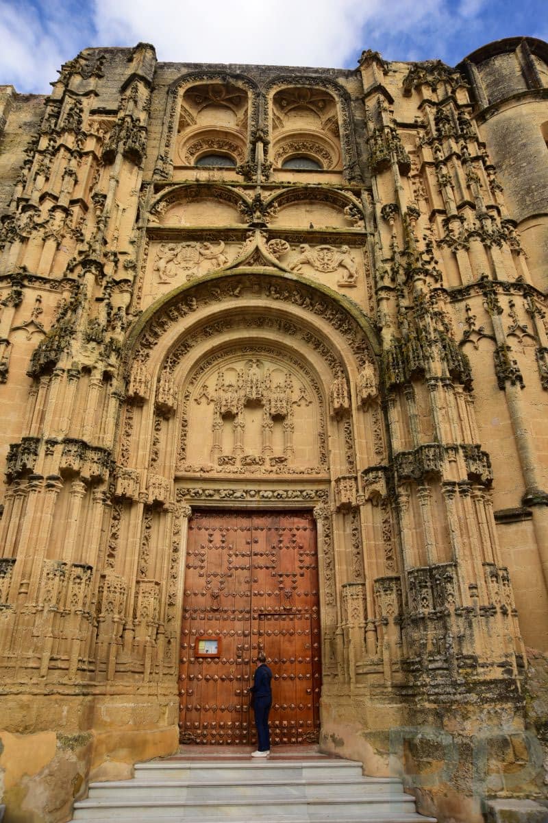 The ornate fa&ccedil;ade of Bas&iacute;lica de Santa Mar&iacute;a de la Asunci&oacute;n in Arcos de la Frontera.