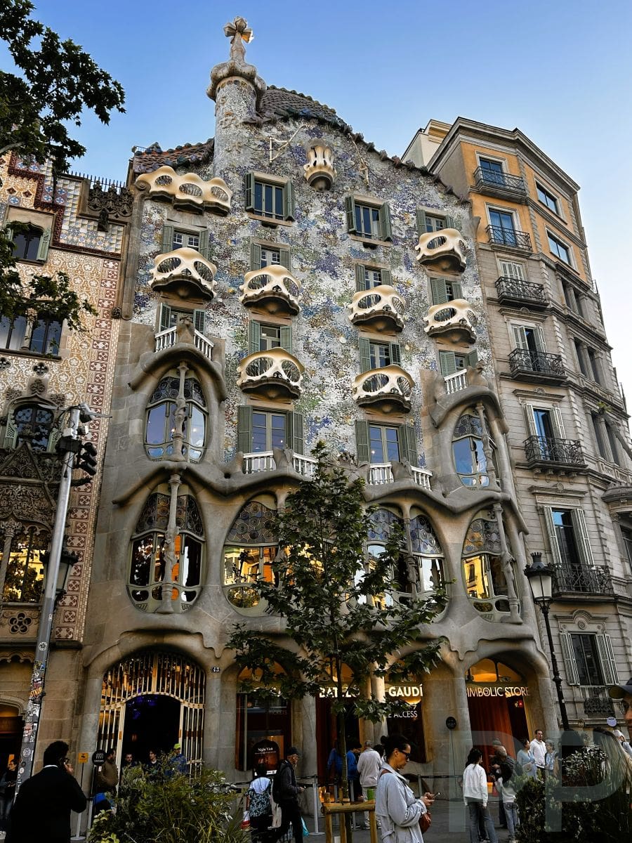 Casa Batll&oacute; exterior fa&ccedil;ade on Passeig de Gr&agrave;cia in Barcelona