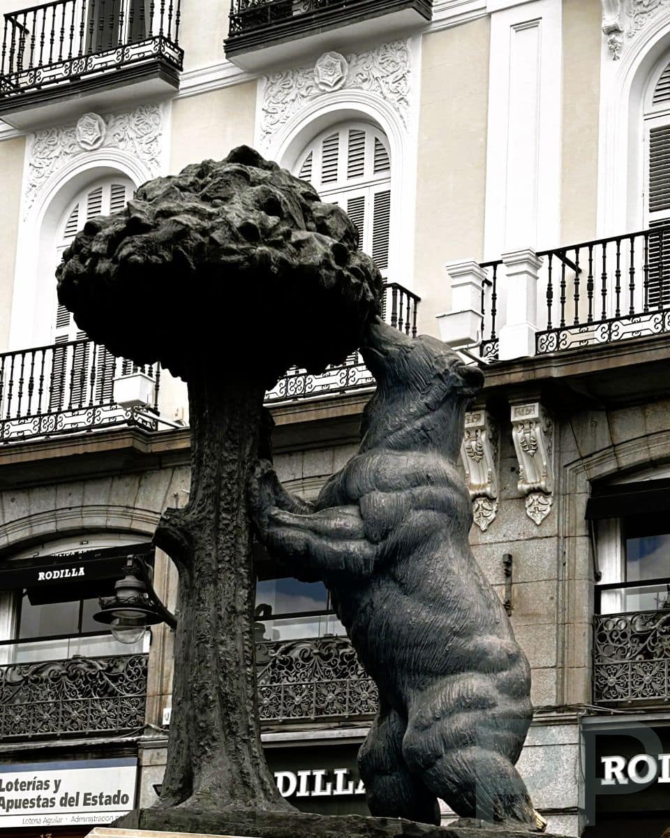 The bronze bear and strawberry tree statue (El Oso y el Madroño) in Madrid.